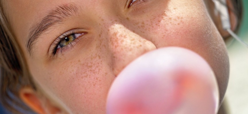 Masticare chewing gum fa bene o male?