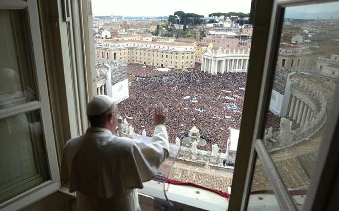 Papa Francesco: 'La mondanità ci distoglie da Dio'