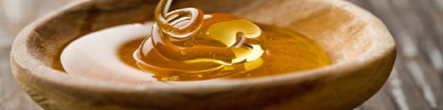 Curcuma e miele: 'Antibiotico' naturale contro freddo e mal di gola