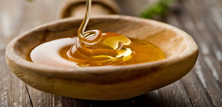 Curcuma e miele: 'Antibiotico' naturale contro freddo e mal di gola