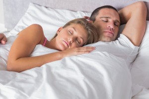 Dormire insieme fa bene alla salute. La scienza lo conferma