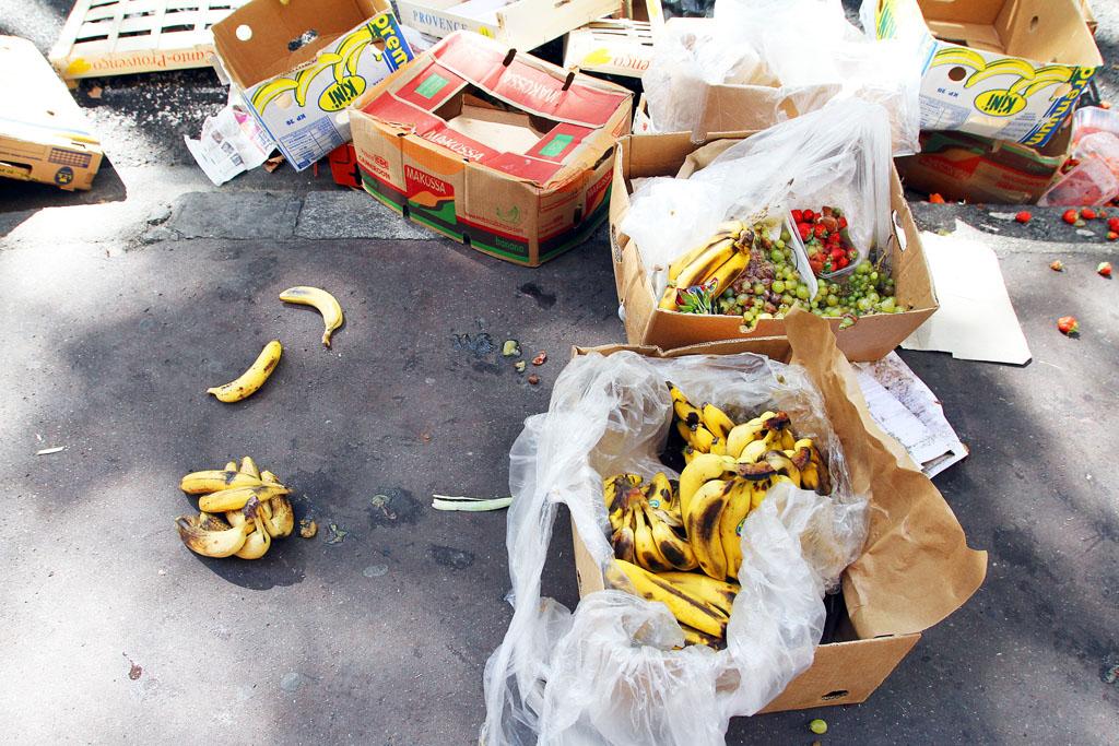 La Francia punisce gli sprechi di cibo nei supermercati