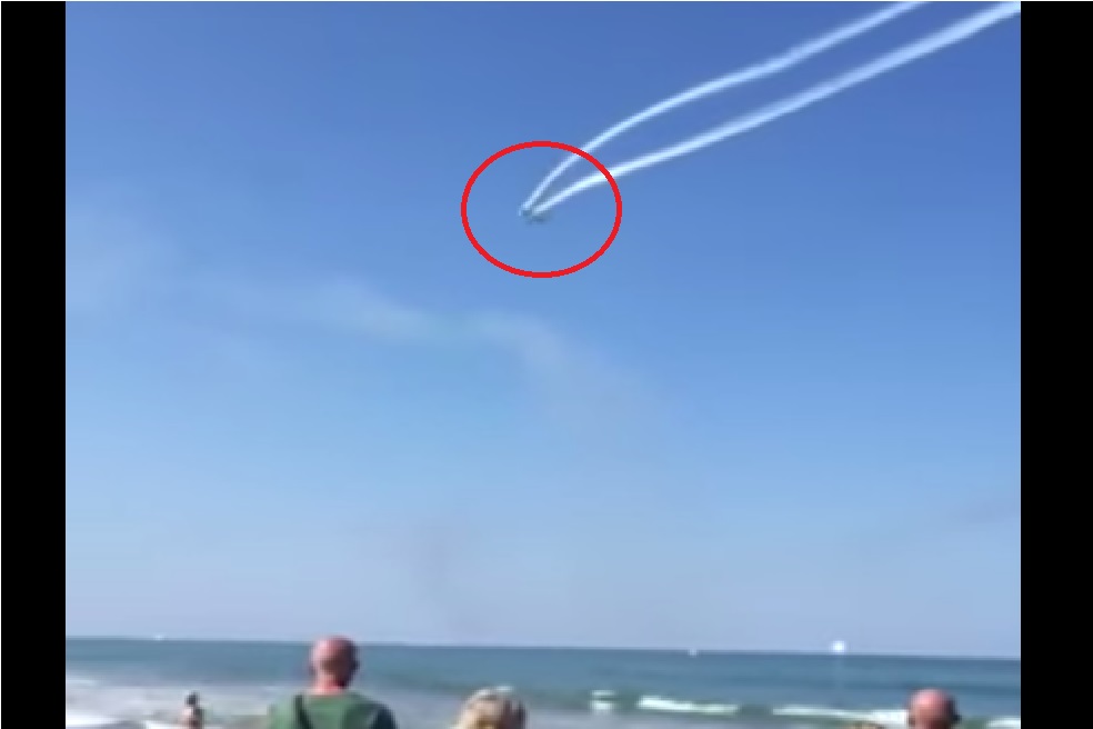 Alba Adriatica, scontro fra 2 aerei all'Air Show - (VIDEO)