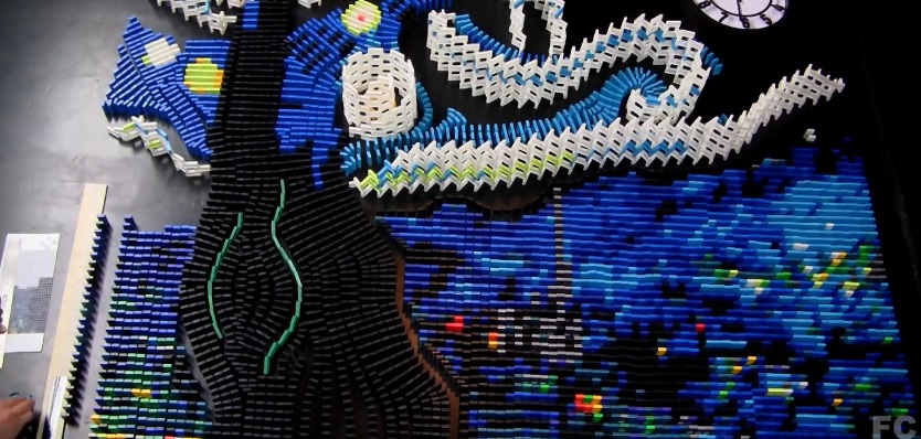 Van Gogh. 'Notte stellata' fatto con 7000 tessere del domino - (VIDEO)