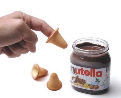 Un biscotto a forma di dito da immergere nella Nutella