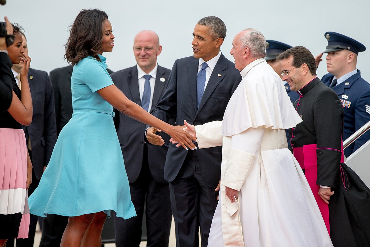 Obama abbraccia il Papa: 'D'accordo su politica estera'