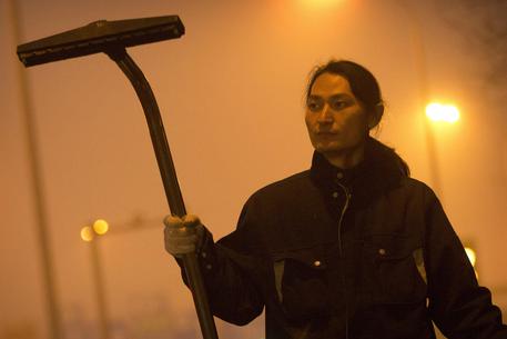Pechino. Cacciatore di smog che usa l'aspirapolvere (VIDEO)