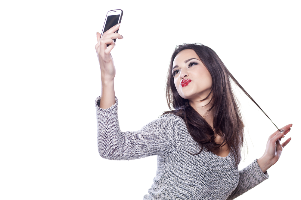 I selfie: Più pericolosi di una lampada sulla pelle