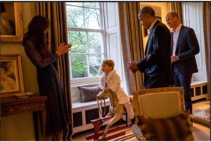 Il principe George incontra Obama in pigiama (Foto)