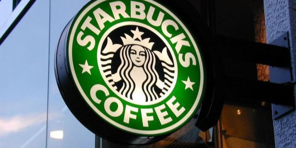 Starbucks contro gli sprechi: Donerà il cibo invenduto