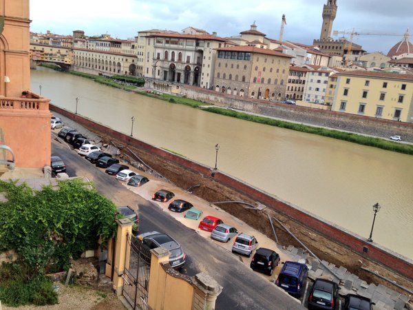 Firenze: Voragine si apre in centro città