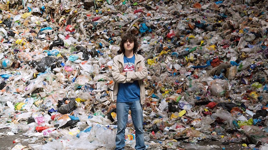 Ecco come questo ragazzo riesce a ripulire gli oceani dalla plastica