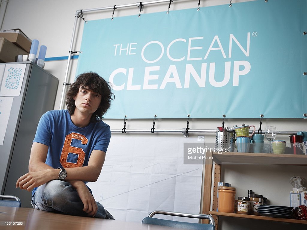Ecco come questo ragazzo riesce a ripulire gli oceani dalla plastica