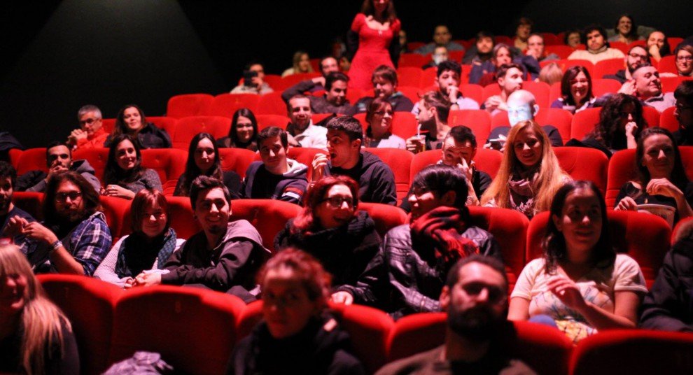 Cinema: In sala a 2 euro per un giorno al mese