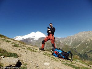 Il gatto alpinista che ha conquistato il monte più alto d’Europa