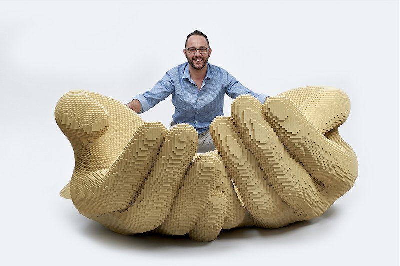 Riccardo Zangelmi. L'artista italiano che crea sculture con i Lego