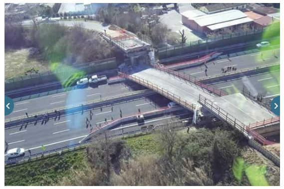 Crolla un ponte sulla A14 Due morti e due feriti