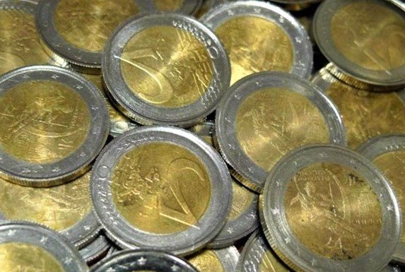Attenzione alle monete da 2 euro false Come riconoscerle