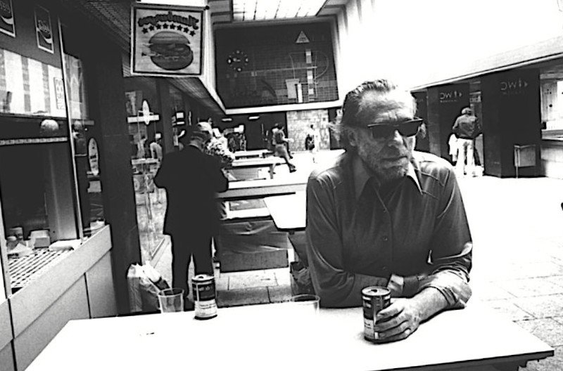 Bukowski 'Amo i solitari, i diversi, quelli che non incontri mai'...